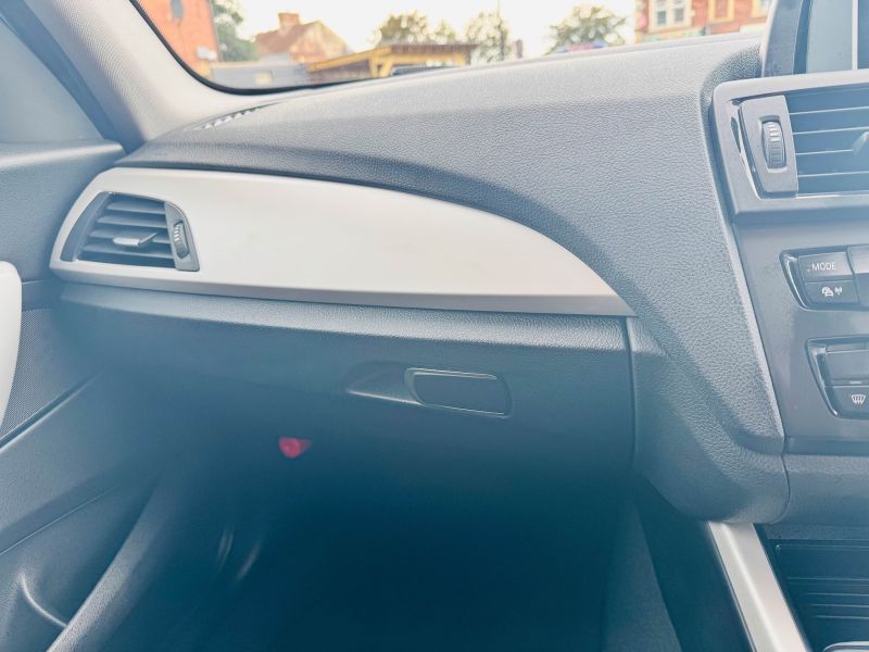 2013 BMW 1 SERIES 116i — photograph 26