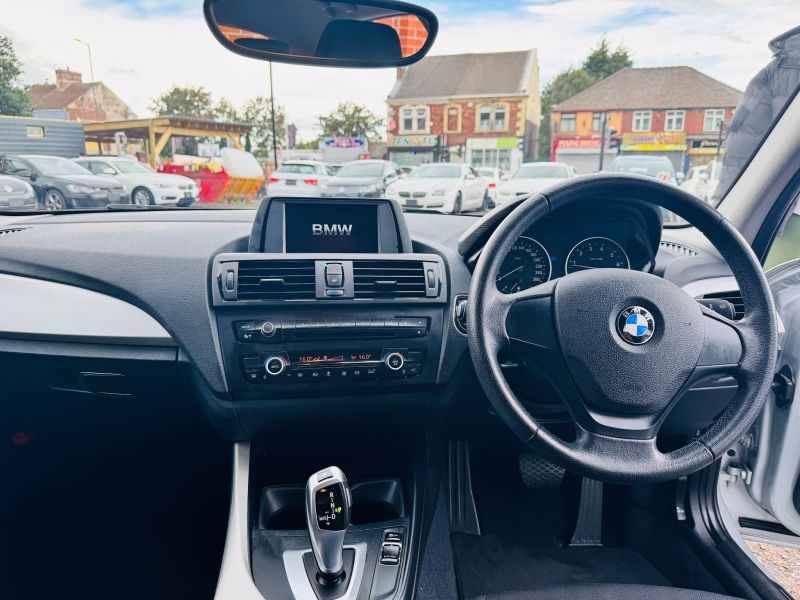 2013 BMW 1 SERIES 116i — photograph 32