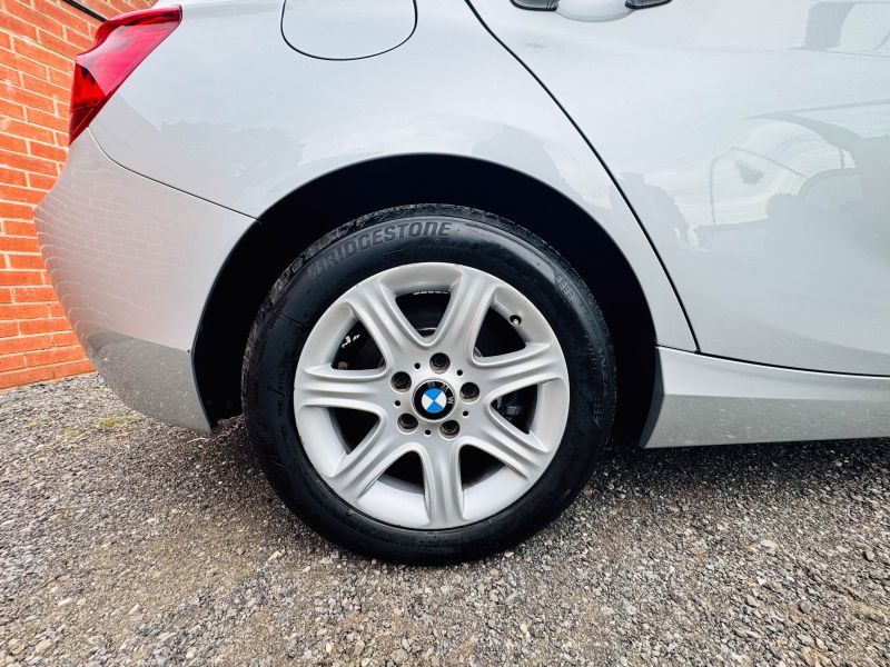 2013 BMW 1 SERIES 116i — photograph 35