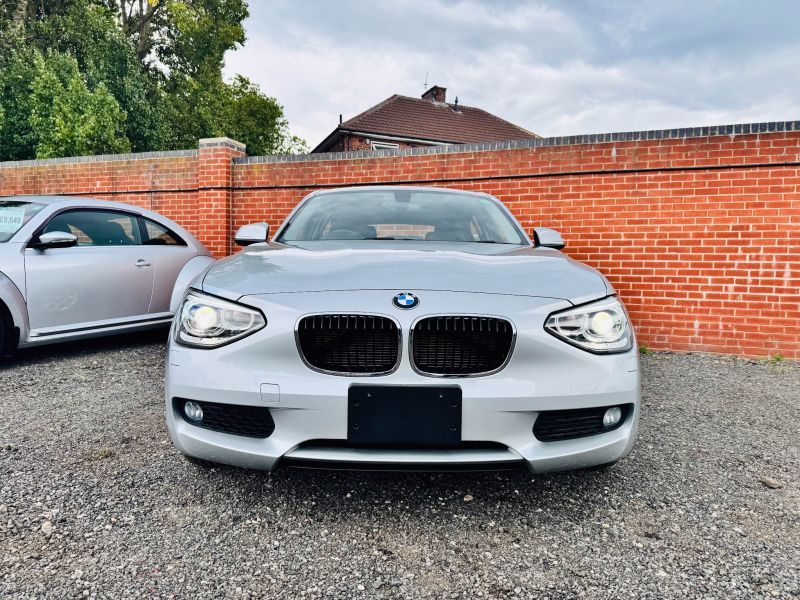 2013 BMW 1 SERIES 116i — photograph 9