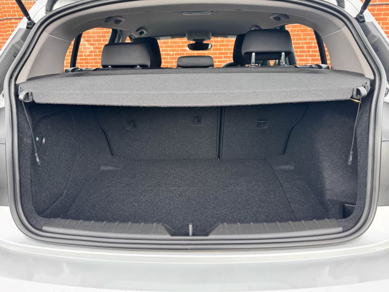 2013 BMW 1 SERIES 116i — photograph 44