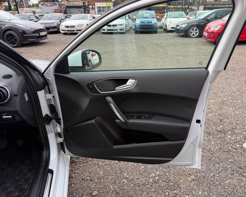 2013 AUDI A1 SPORTBACK 1.4TFSI — photograph 13
