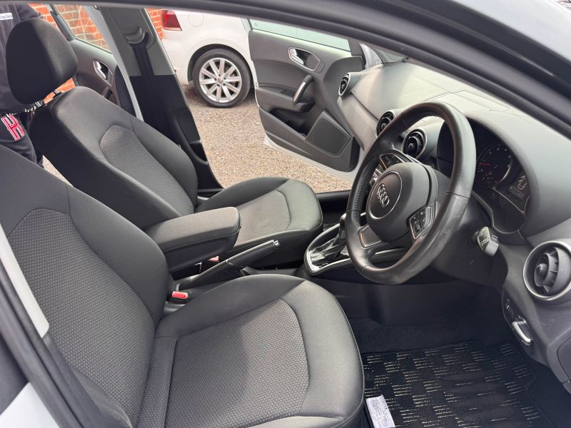 2013 AUDI A1 SPORTBACK 1.4TFSI — photograph 15