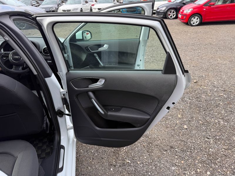 2013 AUDI A1 SPORTBACK 1.4TFSI — photograph 16