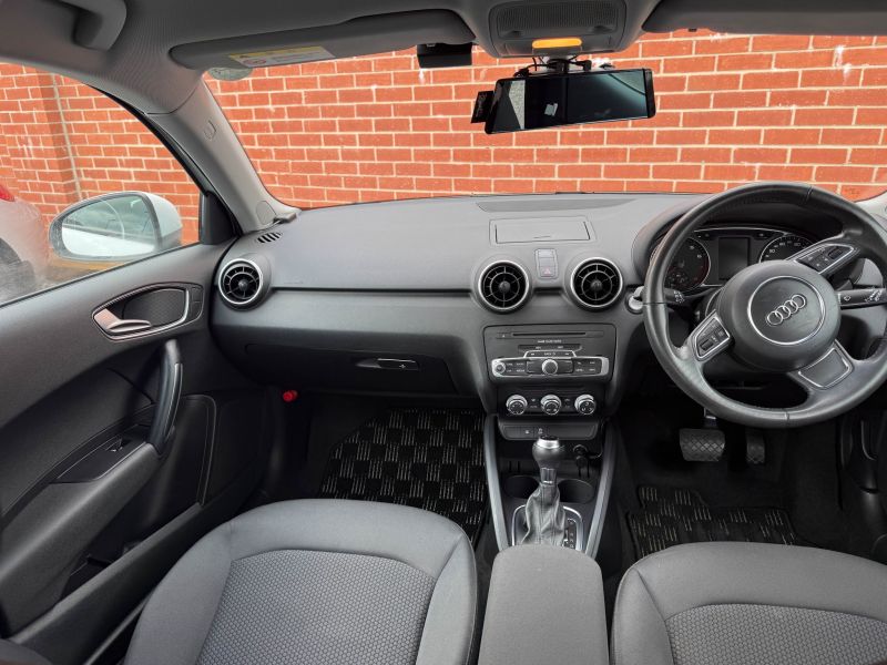 2013 AUDI A1 SPORTBACK 1.4TFSI — photograph 31