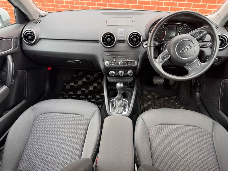 2013 AUDI A1 SPORTBACK 1.4TFSI — photograph 32