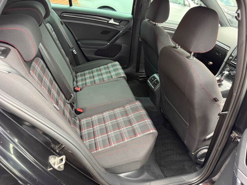 2016 VOLKSWAGEN GOLF GTI GTI — photograph 15
