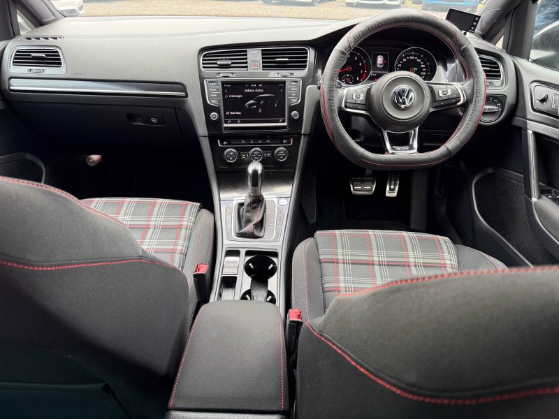 2016 VOLKSWAGEN GOLF GTI GTI — photograph 18