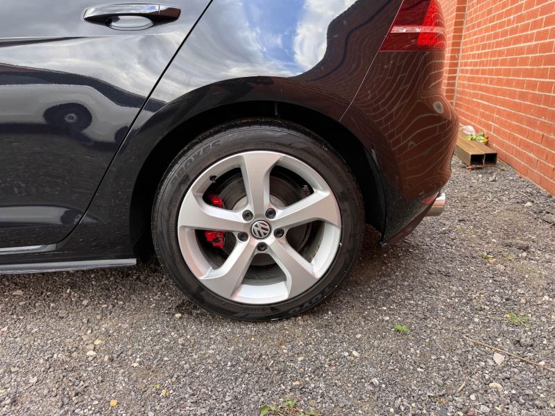 2016 VOLKSWAGEN GOLF GTI GTI — photograph 21