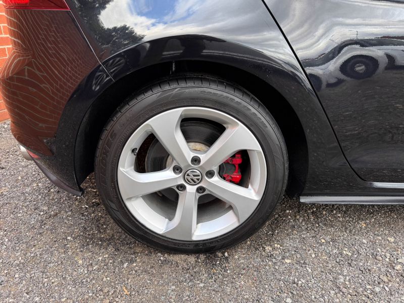 2016 VOLKSWAGEN GOLF GTI GTI — photograph 22