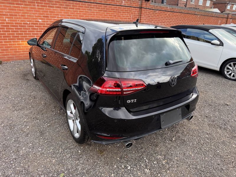 2016 VOLKSWAGEN GOLF GTI GTI — photograph 25