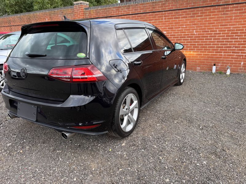 2016 VOLKSWAGEN GOLF GTI GTI — photograph 27