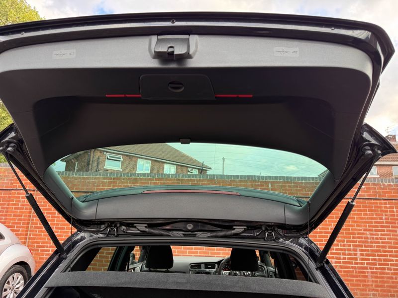 2016 VOLKSWAGEN GOLF GTI GTI — photograph 32