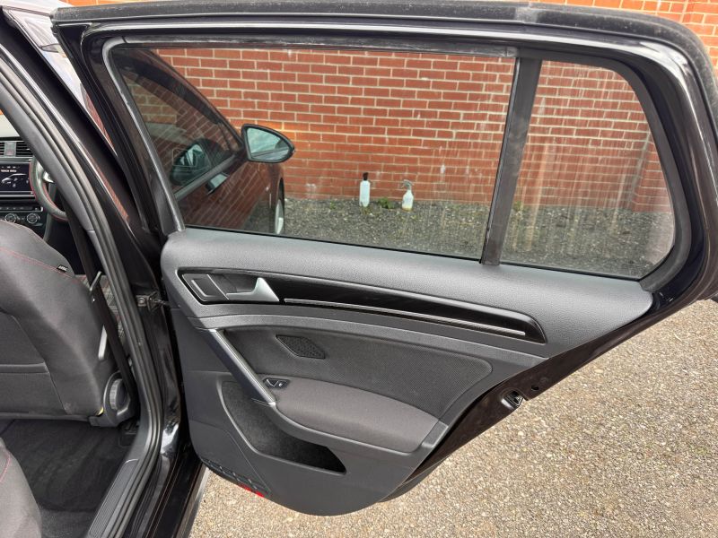 2016 VOLKSWAGEN GOLF GTI GTI — photograph 37