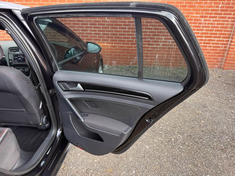 2016 VOLKSWAGEN GOLF GTI GTI — photograph 38