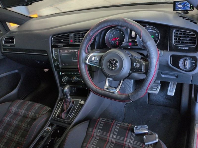2016 VOLKSWAGEN GOLF GTI GTI — photograph 43